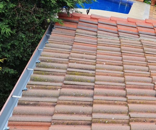 Rejillas protectoras de hojas — trabajo de Canalones Sierra